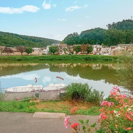 7 Bedroom Beautiful In Flaignes-havys Holiday home Havys
