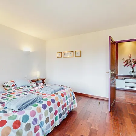 Holiday home 7 Bedroom Beautiful In Flaignes-havys *