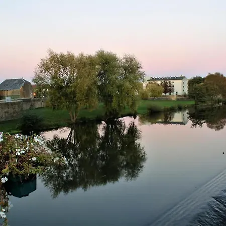 Holiday home 7 Bedroom Beautiful In Flaignes-havys
